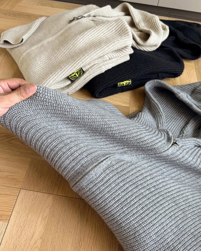 Stone Island Sweater: seller detail photo 5