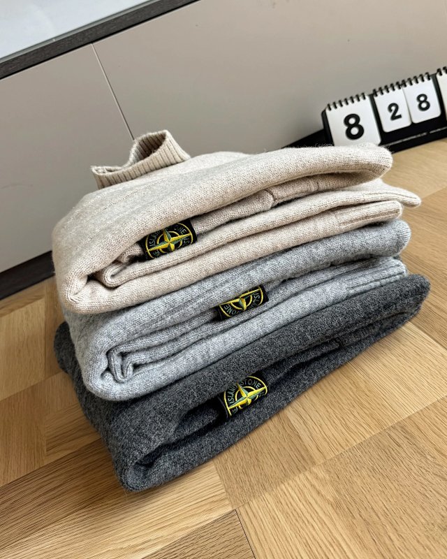 Stone Island Sweater: seller detail photo 5