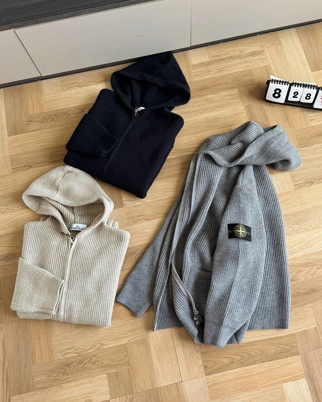 Stone Island Sweater: seller detail photo 1