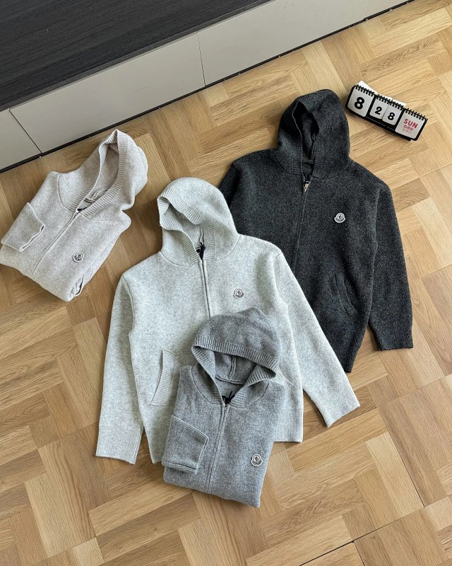 Moncler Sweater: seller detail photo 8