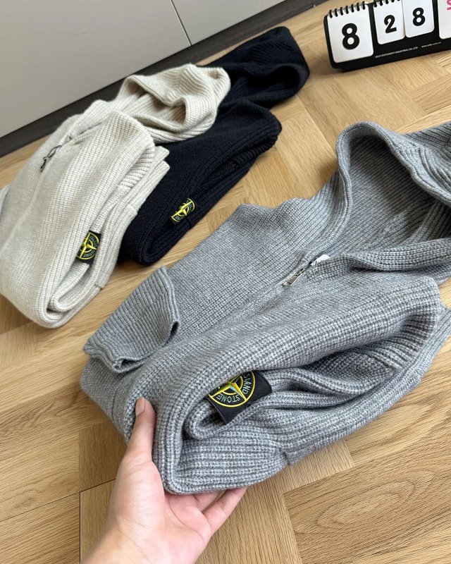 Stone Island Sweater: seller detail photo 4