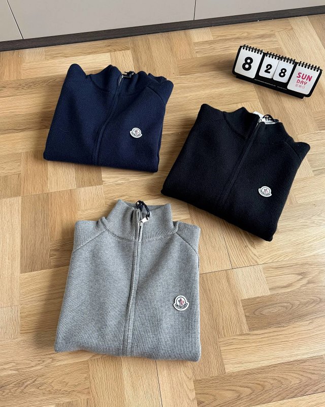 Moncler Sweater: seller detail photo 4