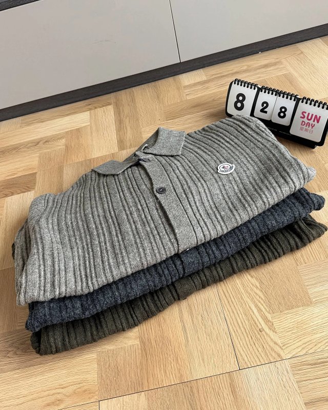 Moncler Sweater: seller detail photo 9