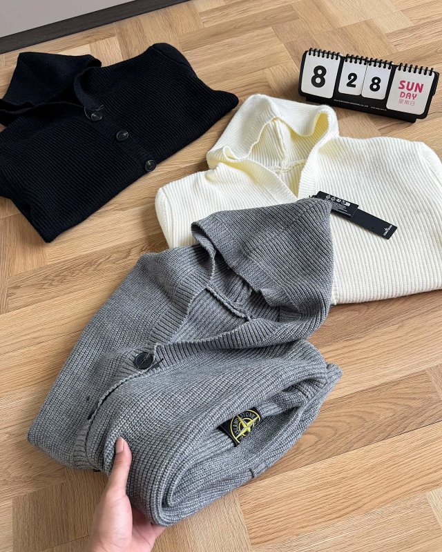 Stone Island Sweater: seller detail photo 9