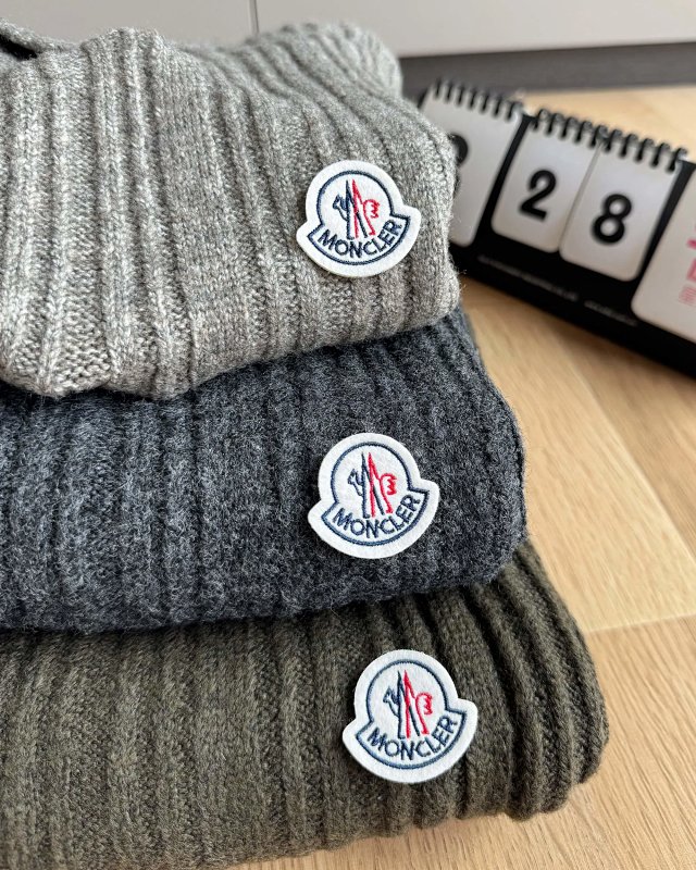 Moncler Sweater: seller detail photo 6