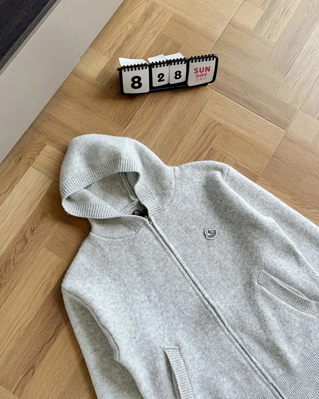 Moncler Sweater: seller detail photo 2