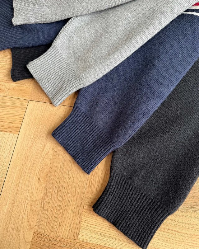 Moncler Sweater: seller detail photo 9