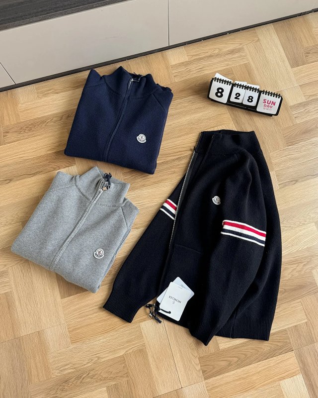 Moncler Sweater: seller detail photo 3