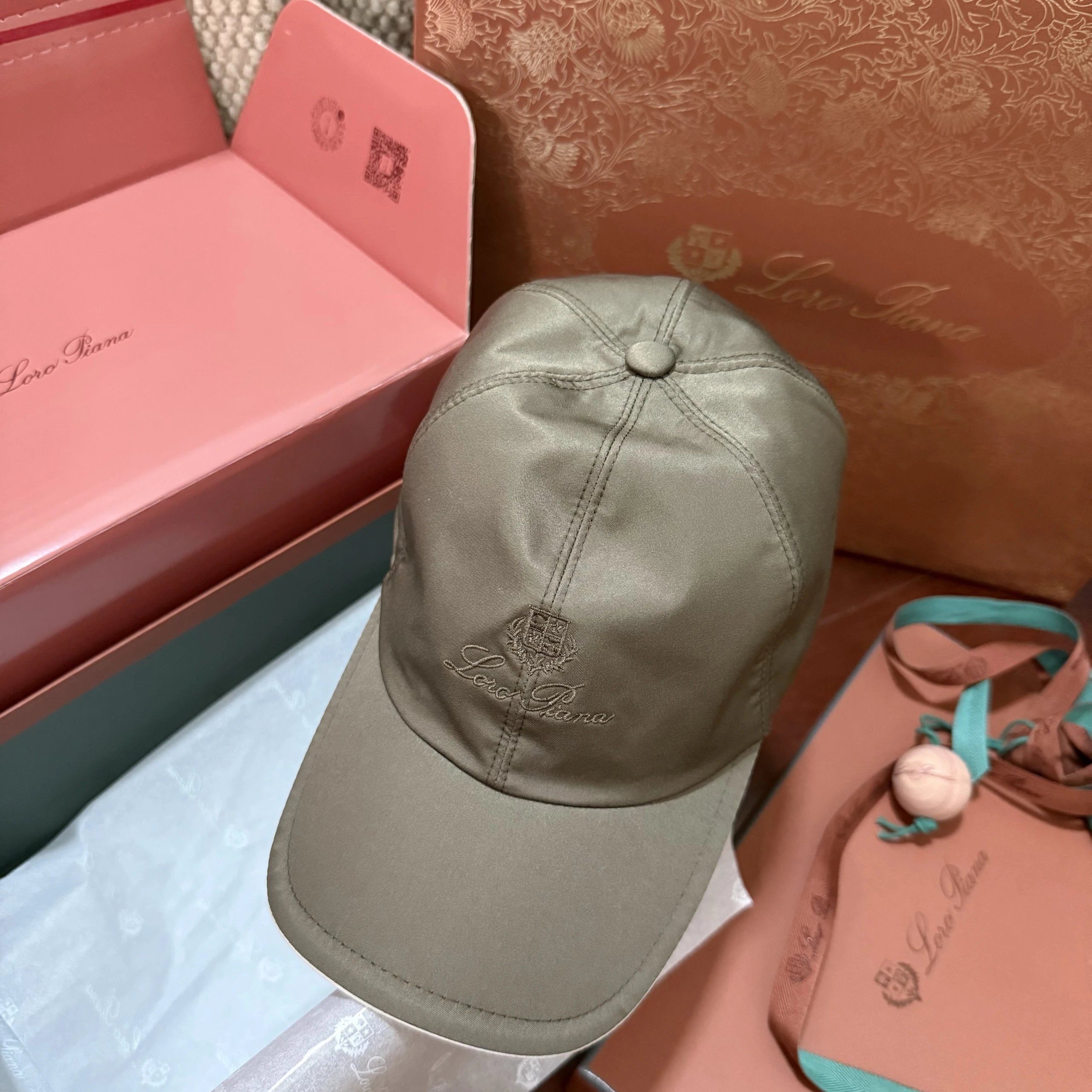 Baseball Cap Midnight Garden/Ivory: The logo cannot be guaranteed to be perfect, please do not take photos if you mind! Non quality issues cannot be returned or exchanged