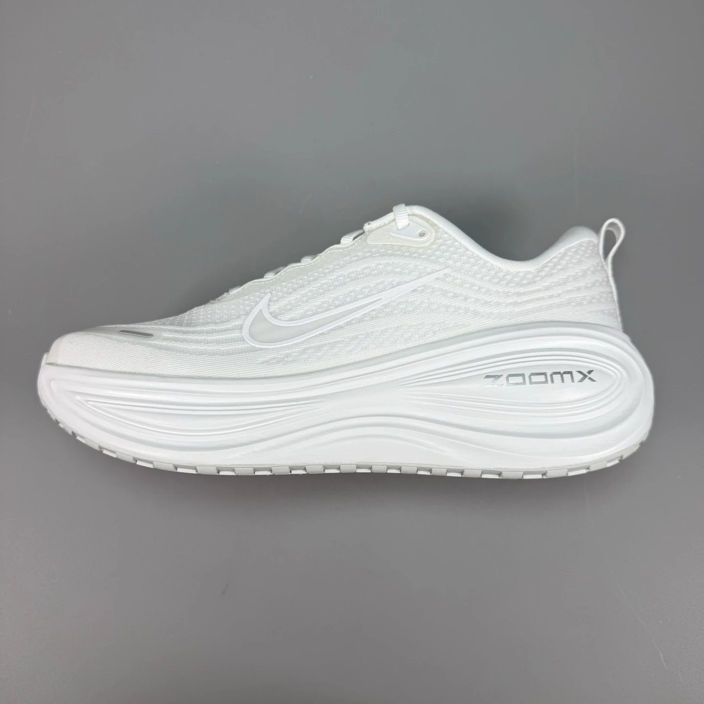 Vomero Plus All white HV 8154-102 SKU image