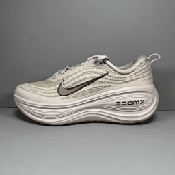 thumbnail for GT版本 Air Zoom Vomero Plus全掌ReactX泡绵中底 前掌和后跟还配备了Air Zoom气垫单元