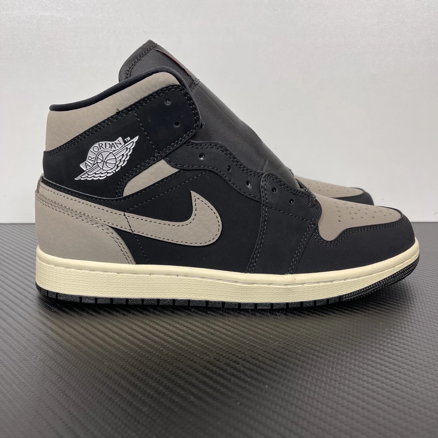 Jordan 1 Mid Shadow 554724-096