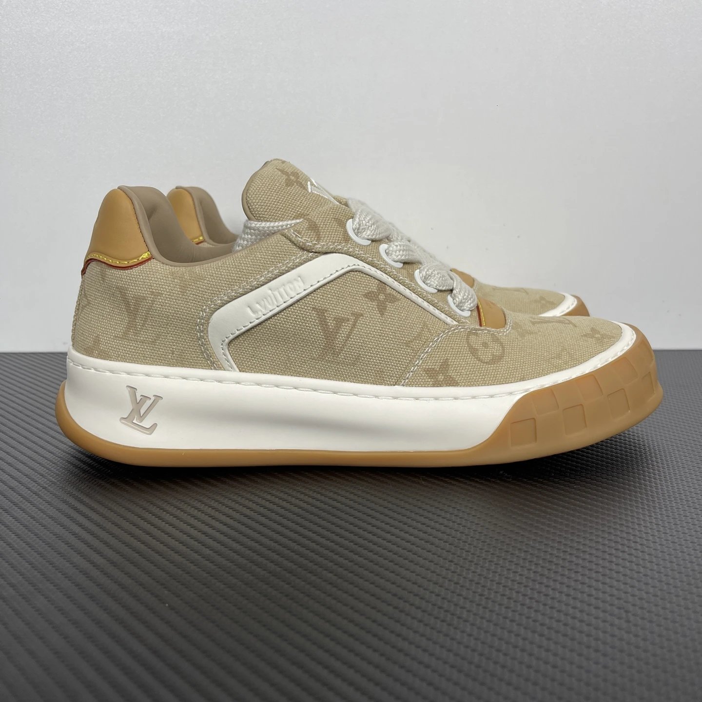 Louis Vuitton Sneakers LV Trainer — Biscuit shoes beige 1AJW74