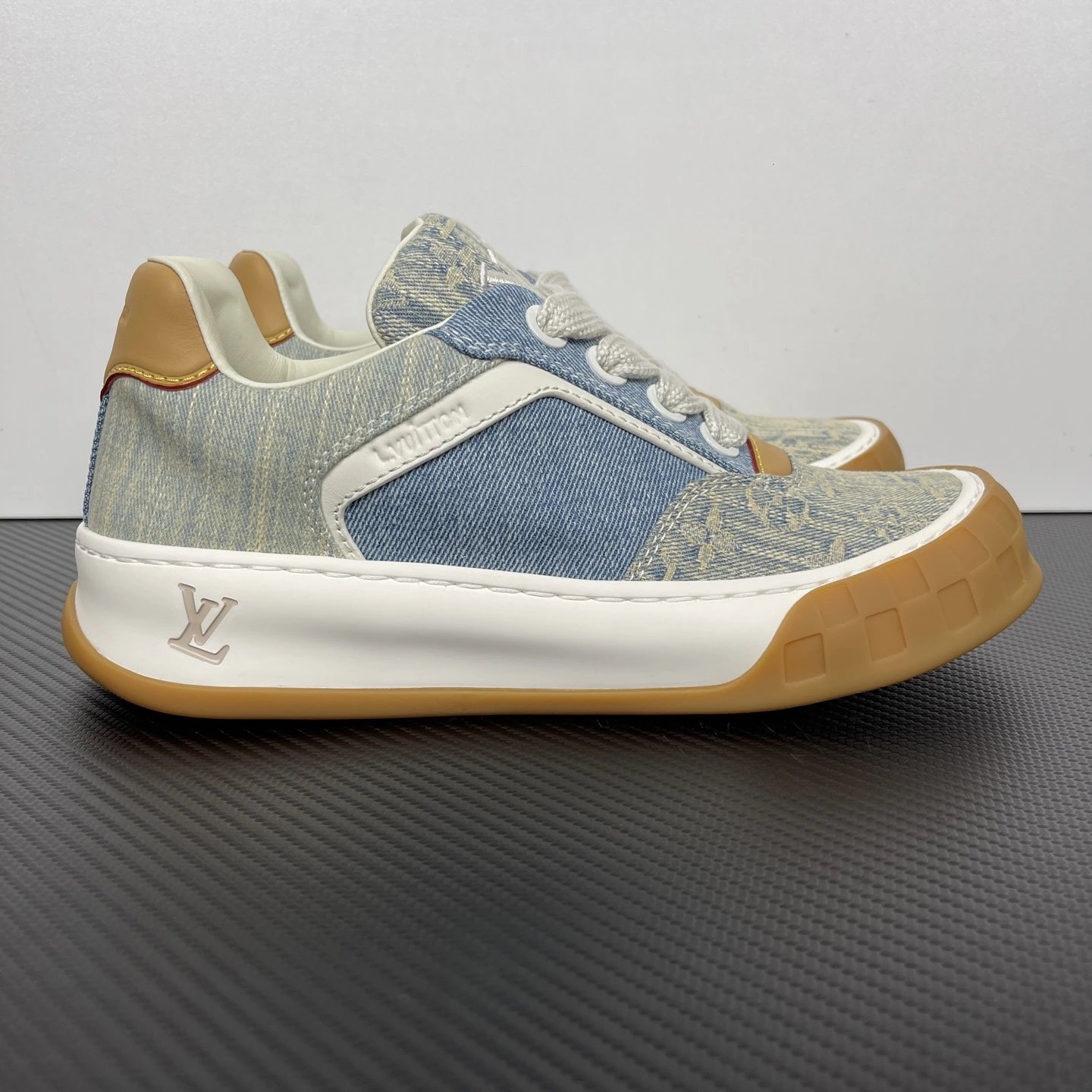 Louis Vuitton Sneakers LV Trainer — Biscuit shoes ice blue 1AK8BN