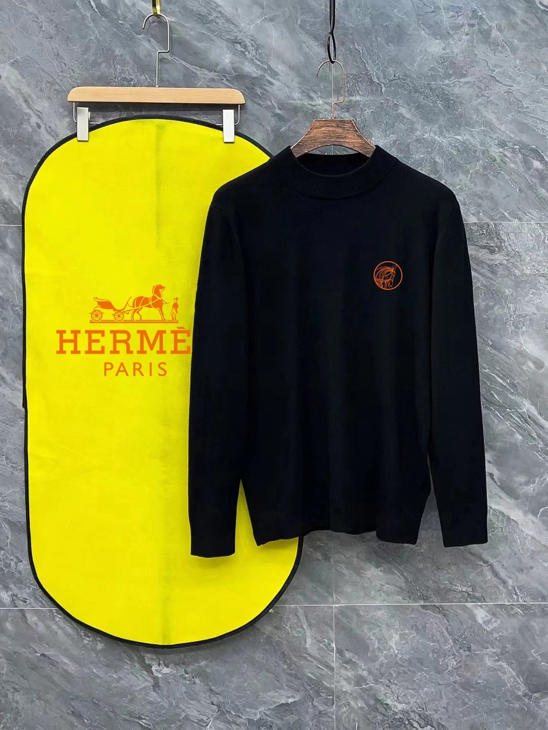 Hermès Logo-Embroidered Black Crewneck Sweater - 1