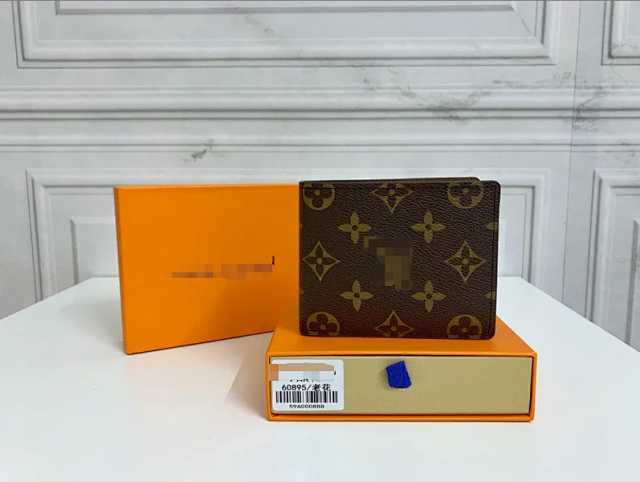 Louis Vuitton Wallet: seller detail photo 1
