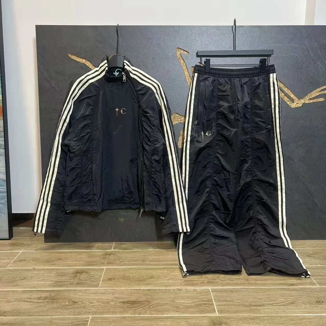 Metallic Nylon Fabric Tracksuit Jacket and Pants for Men and Women