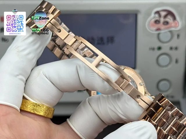 Roger Dubuis Multiple distinct watch models shown product detail image 17
