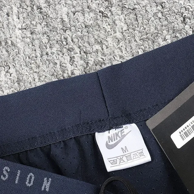 Nike Shorts Double-layer running with zip pockets and reflective graphic print product detail image 7