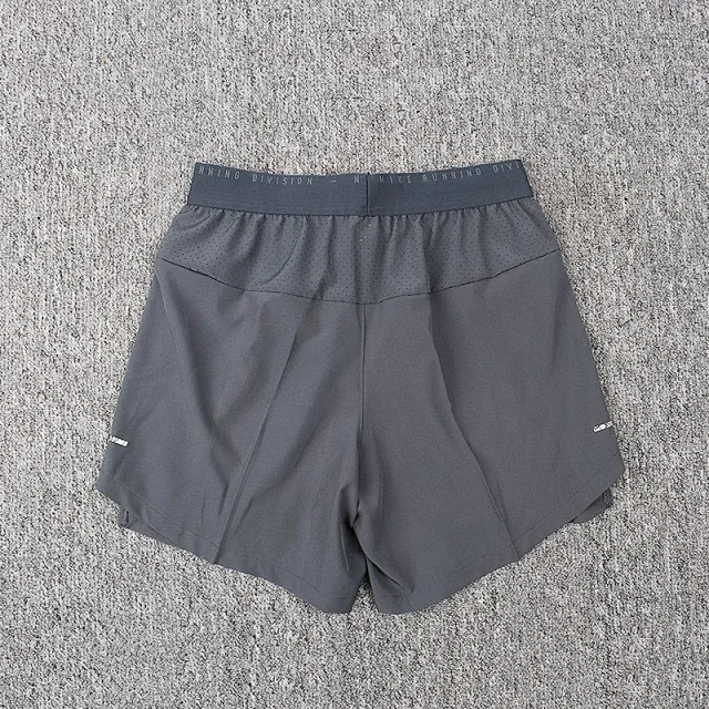 Nike Shorts Double-layer running with zip pockets and reflective graphic print product detail image 2