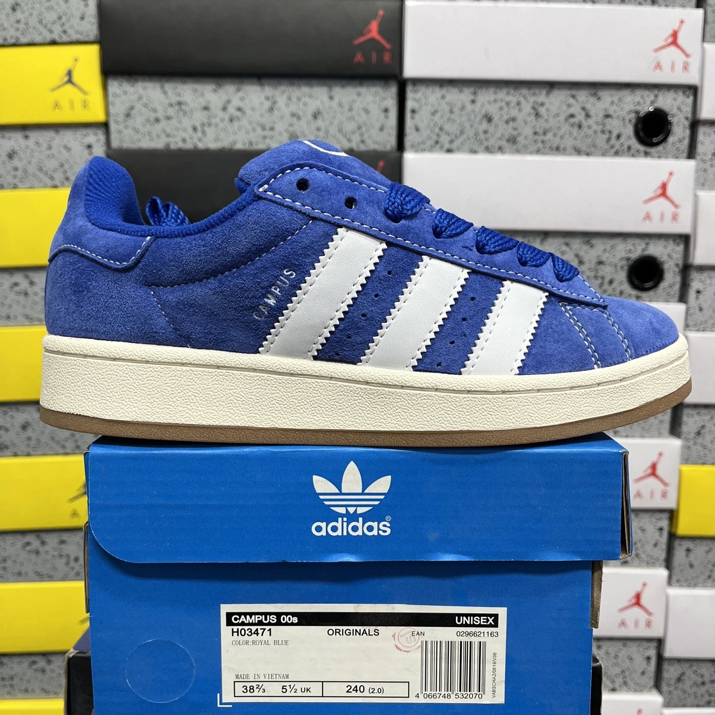 H03471 Blue and White