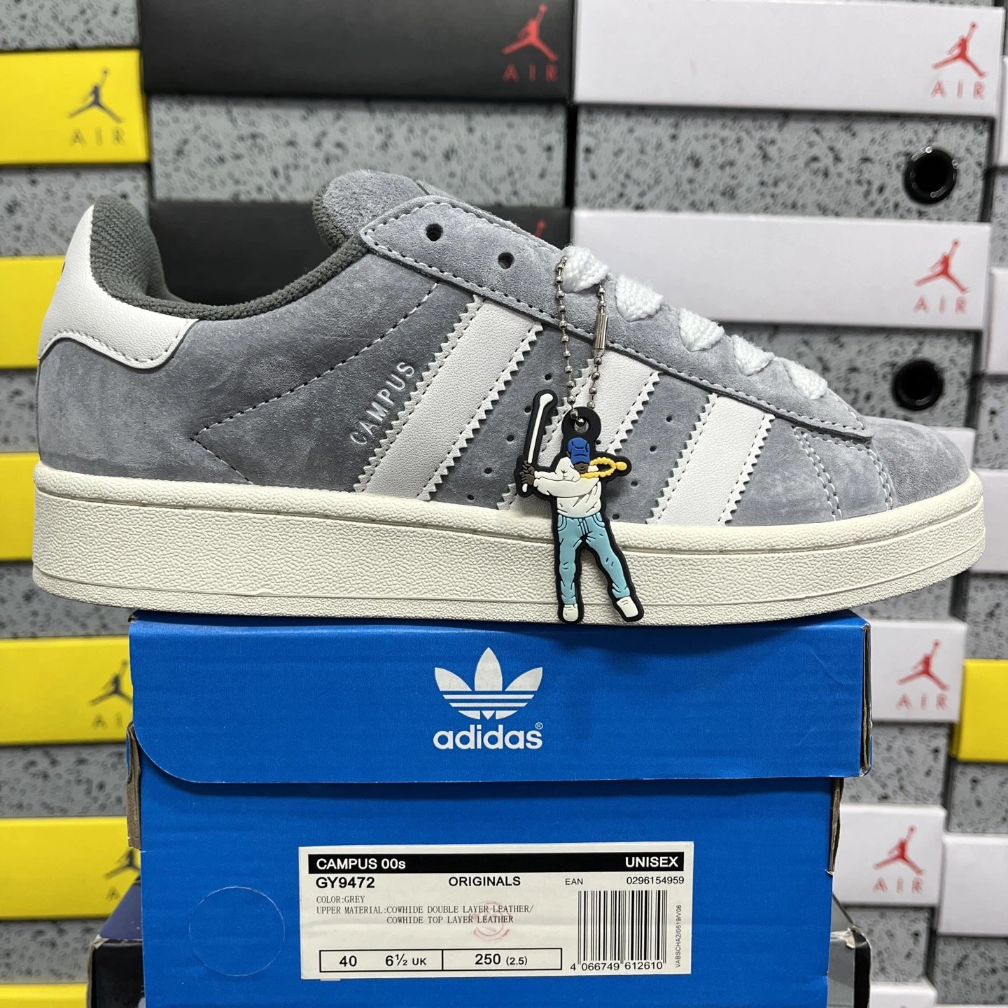 GY9472 gray white
