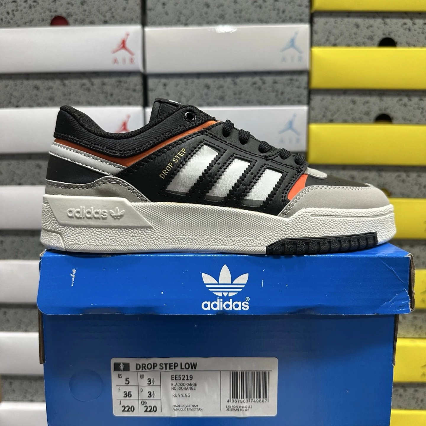 Adidas Multiple Drop Step models shown — EE5219