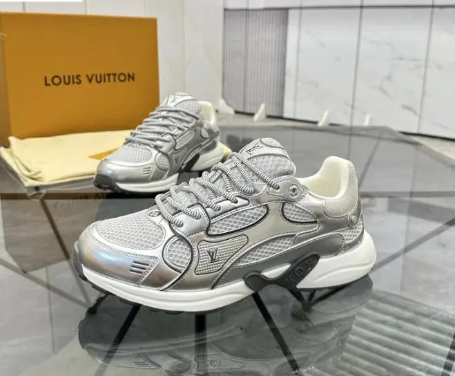Louis Vuitton Sneakers Mesh Low-Top — 04