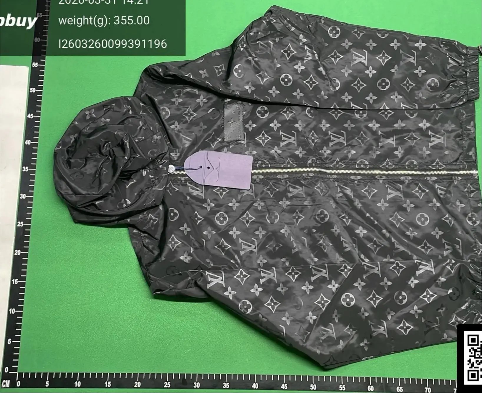 Hooded jackets, windbreakers for men and women