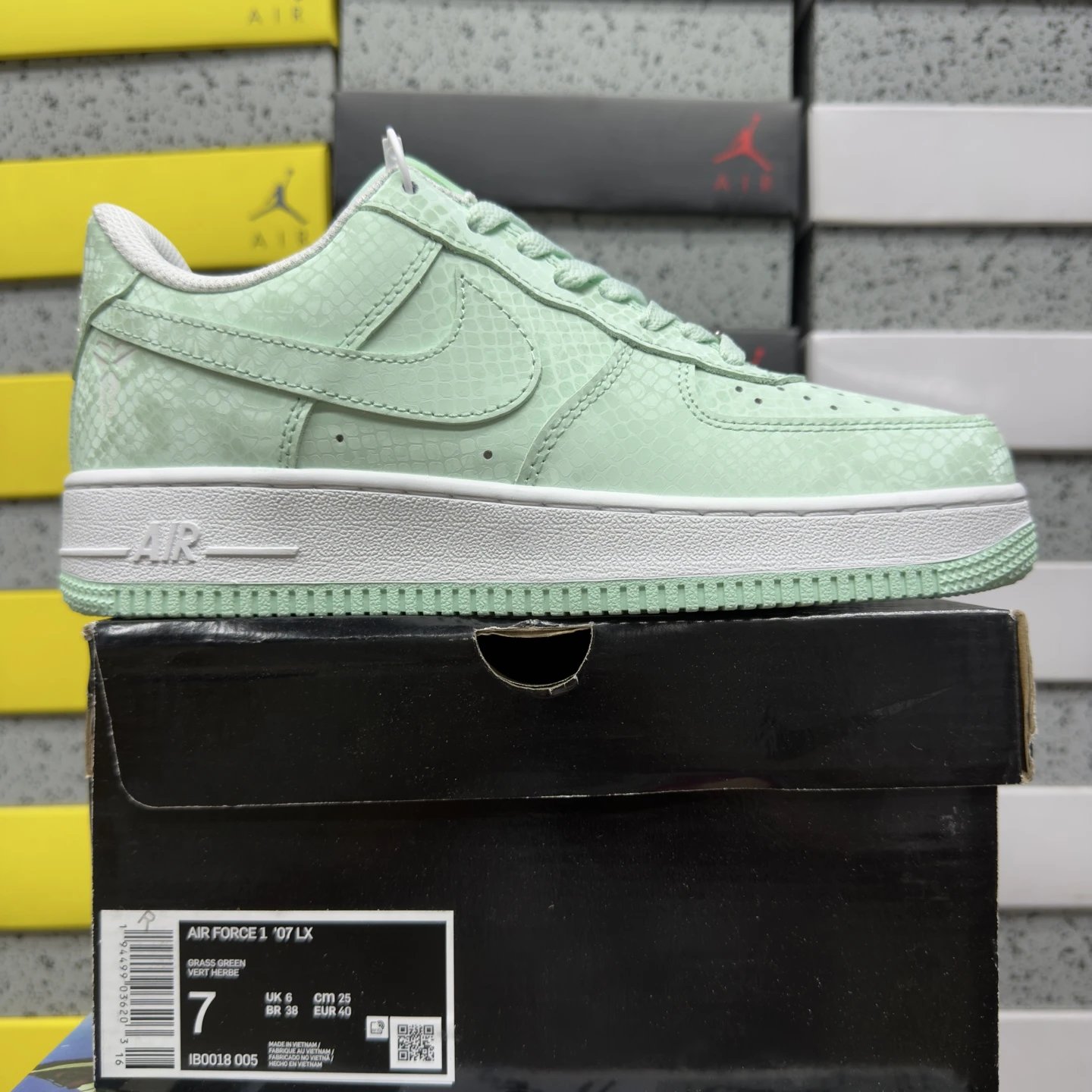 Nike Air Force 1 '07 LX Grass Green IB0018-005