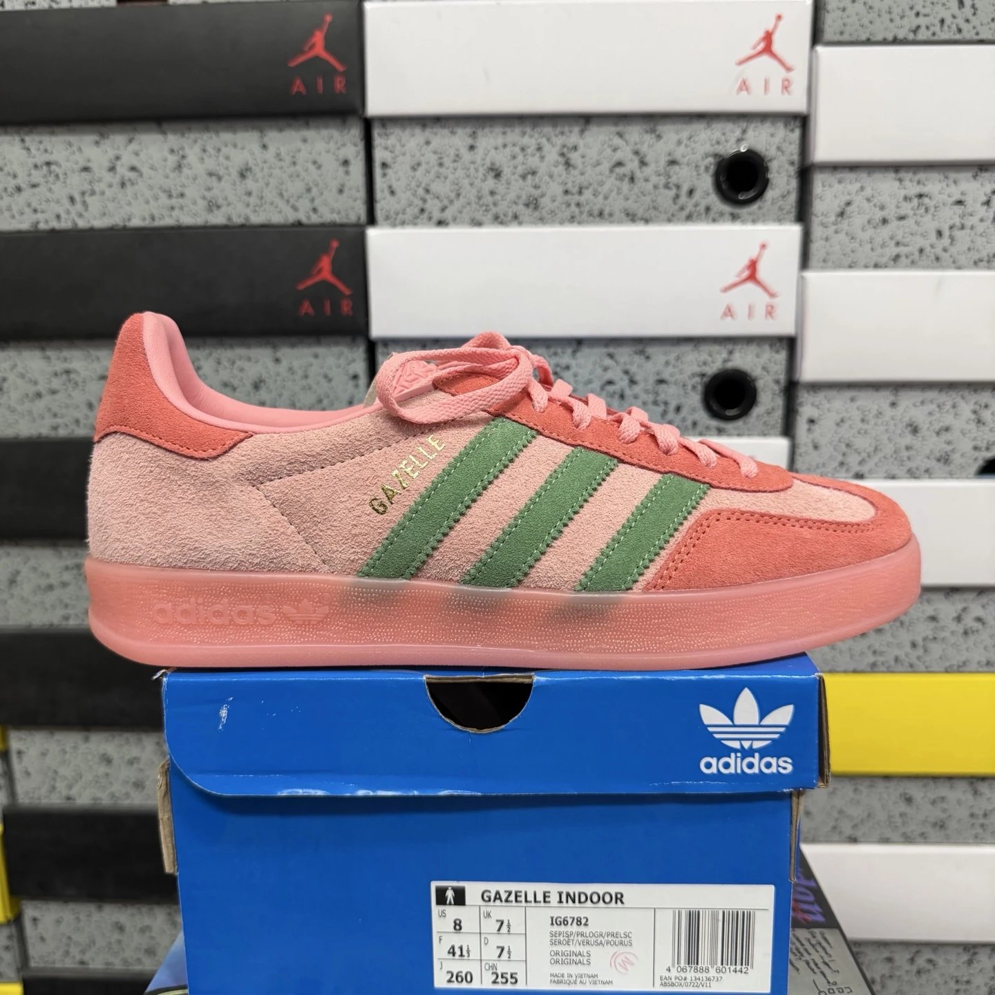 IG6782 Pink Green SKU image