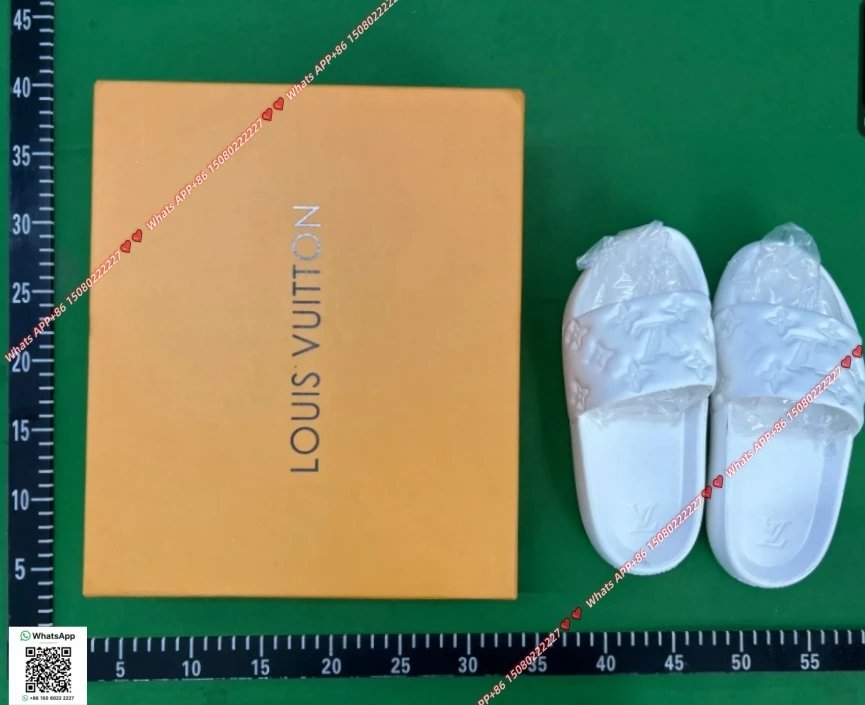 LV Slippers 02