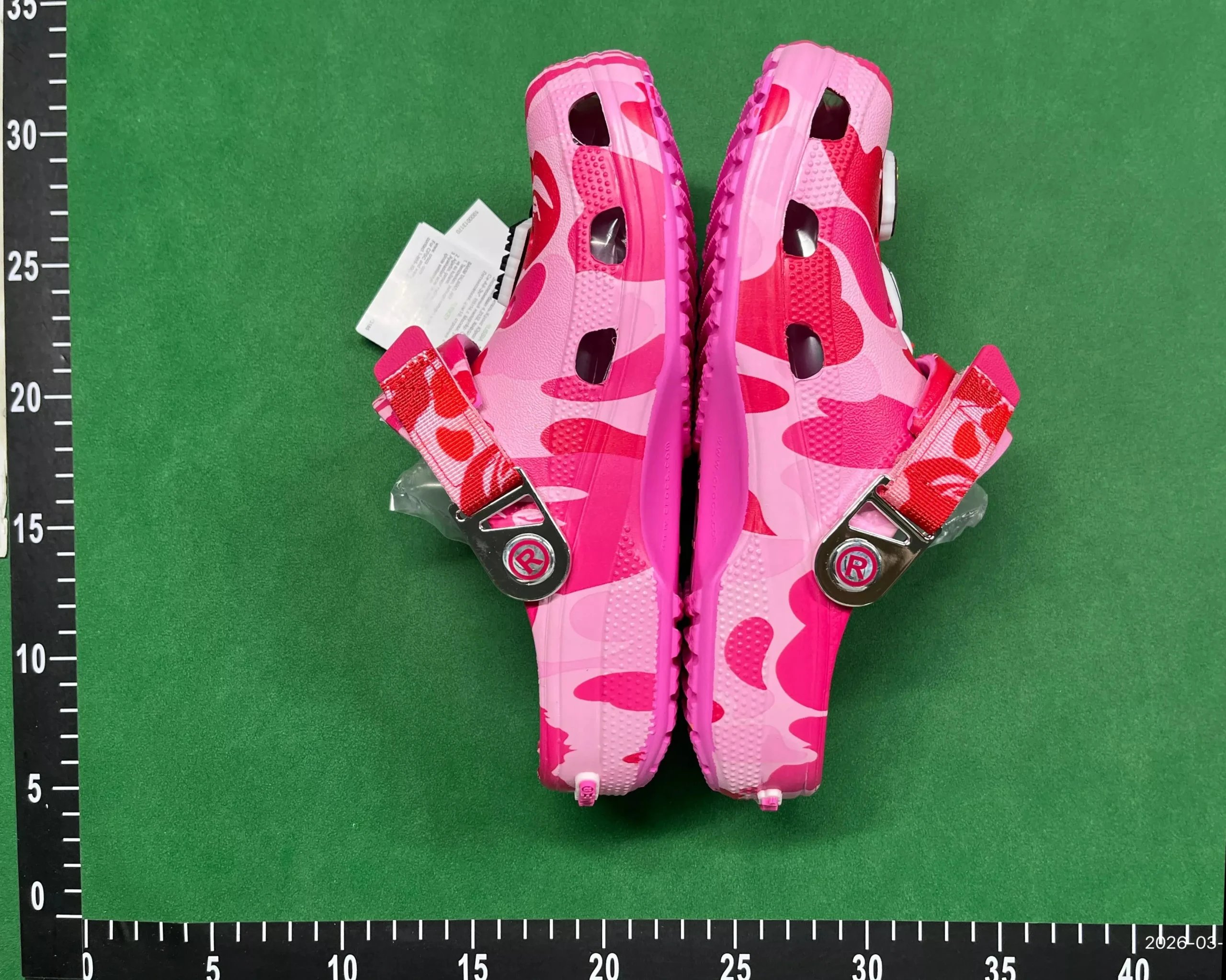Crocs Classic Clogs - 22/64
