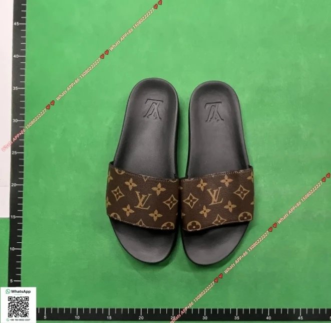 LV Slippers 05