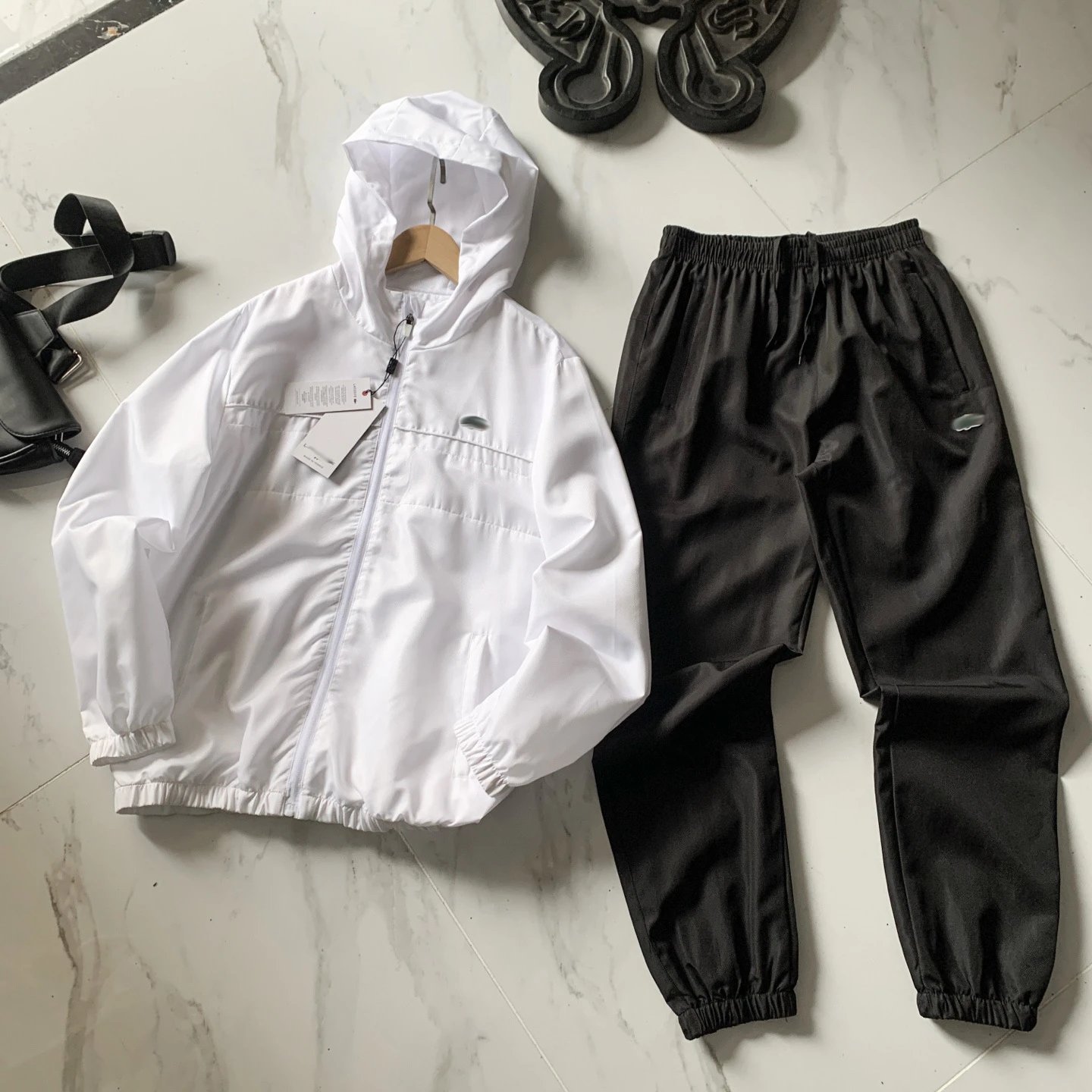 02-Lacoste