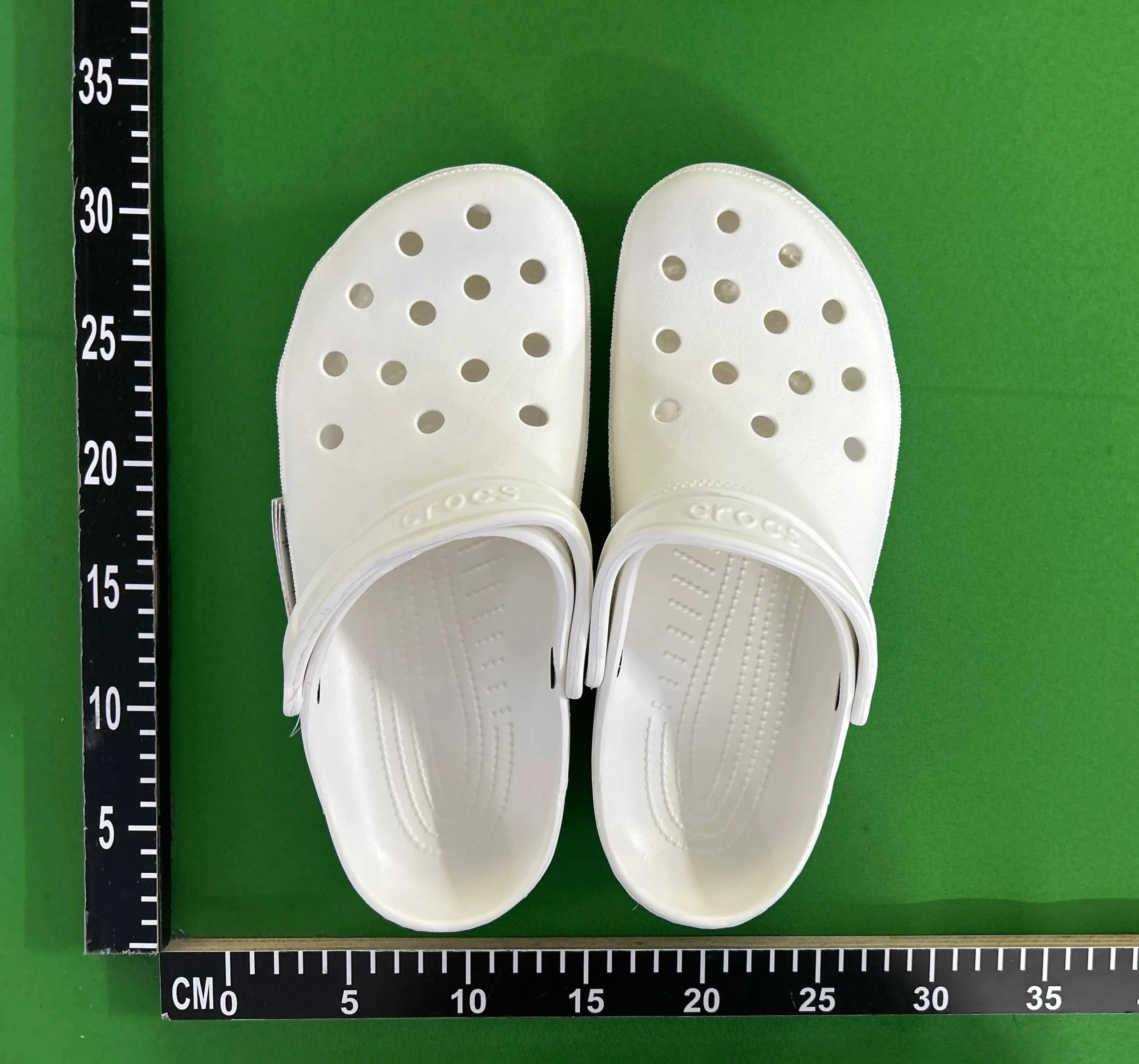 Crocs Classic Clogs - 15/64