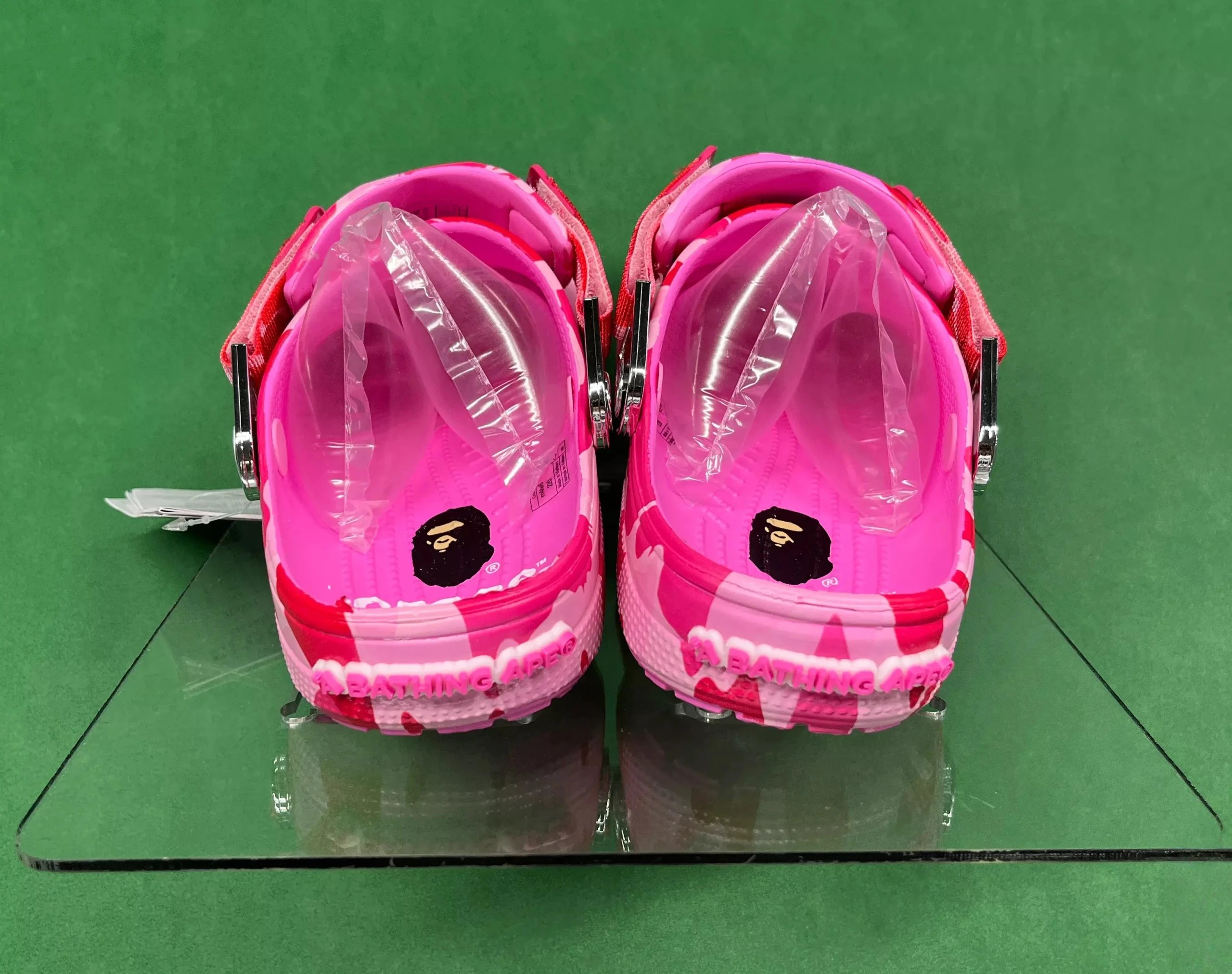 Crocs Classic Clogs - 21/64