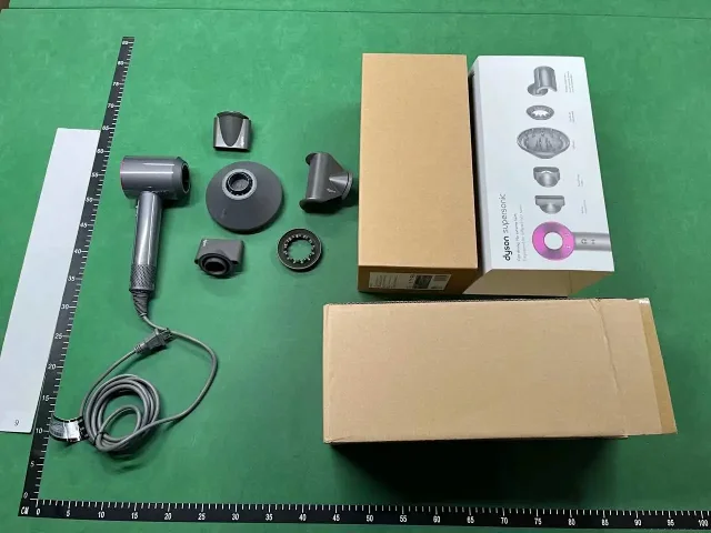 Dyson Hair Dryers & Stylers Supersonic dryer with magnetic styling attachments product detail image 2