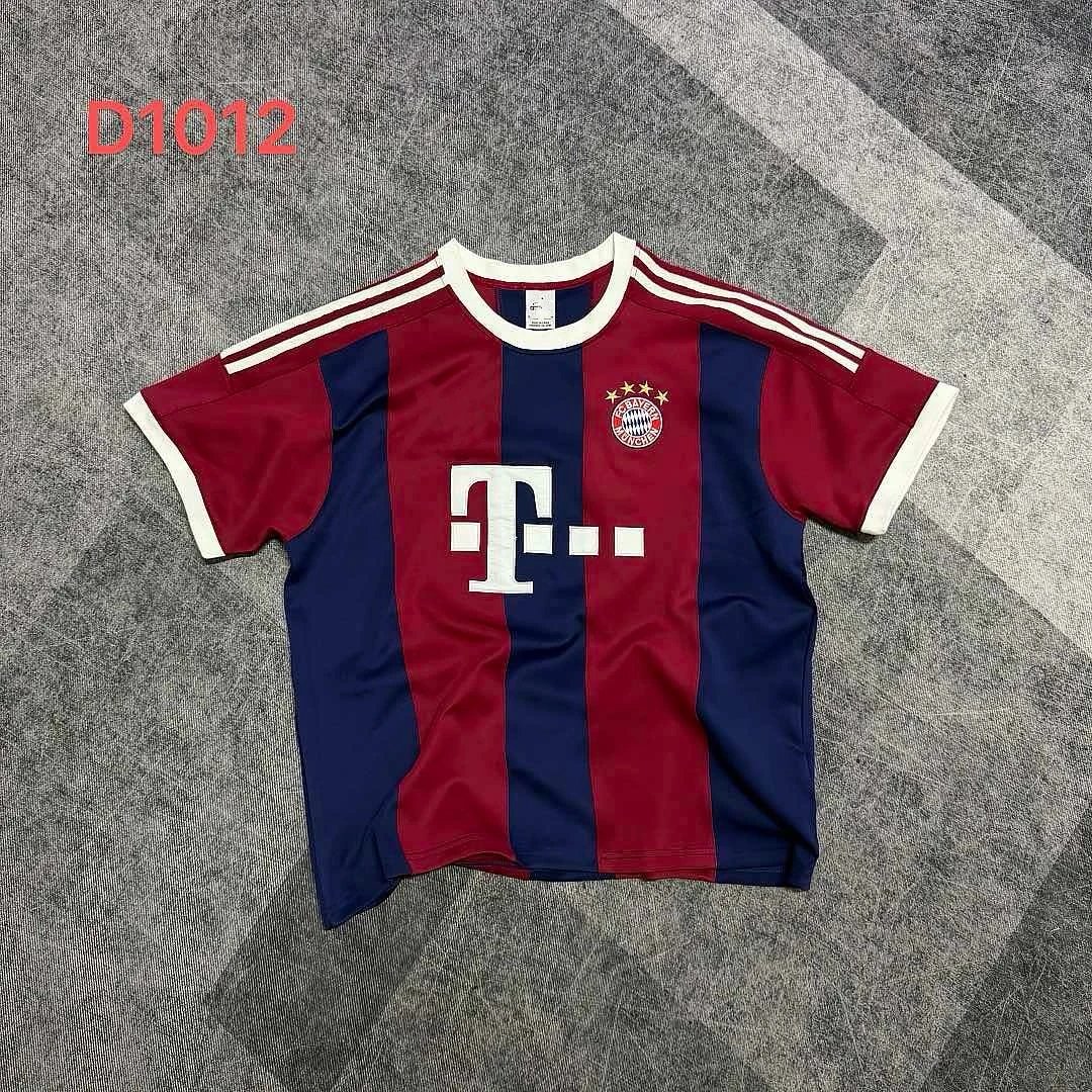 2627 Bayern Blue and Red Casual T-Shirt
