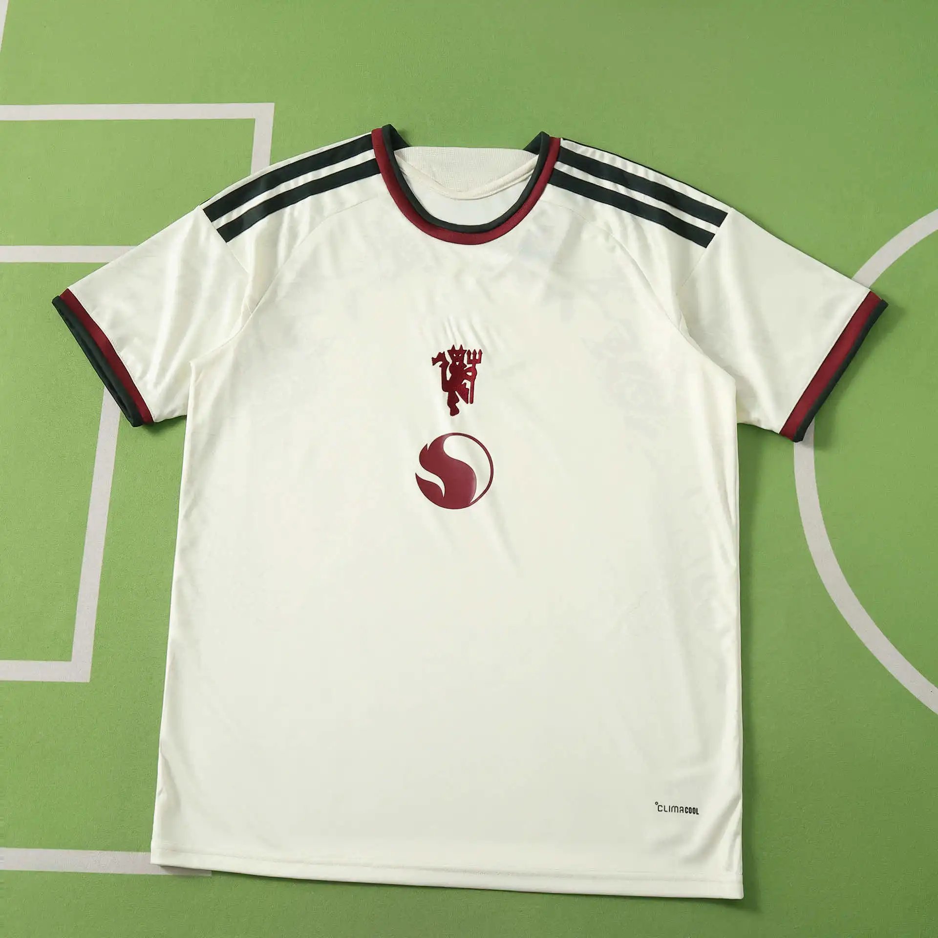 2627 Manchester United two guest beige Thai version
