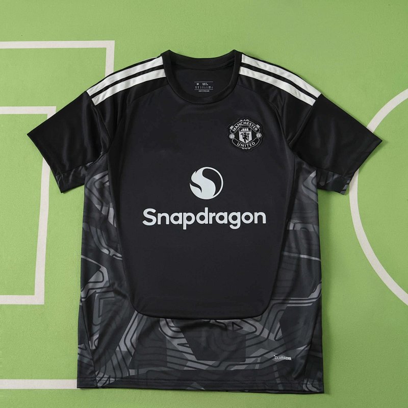2627 season Manchester United F.C. goalkeeper Fan version