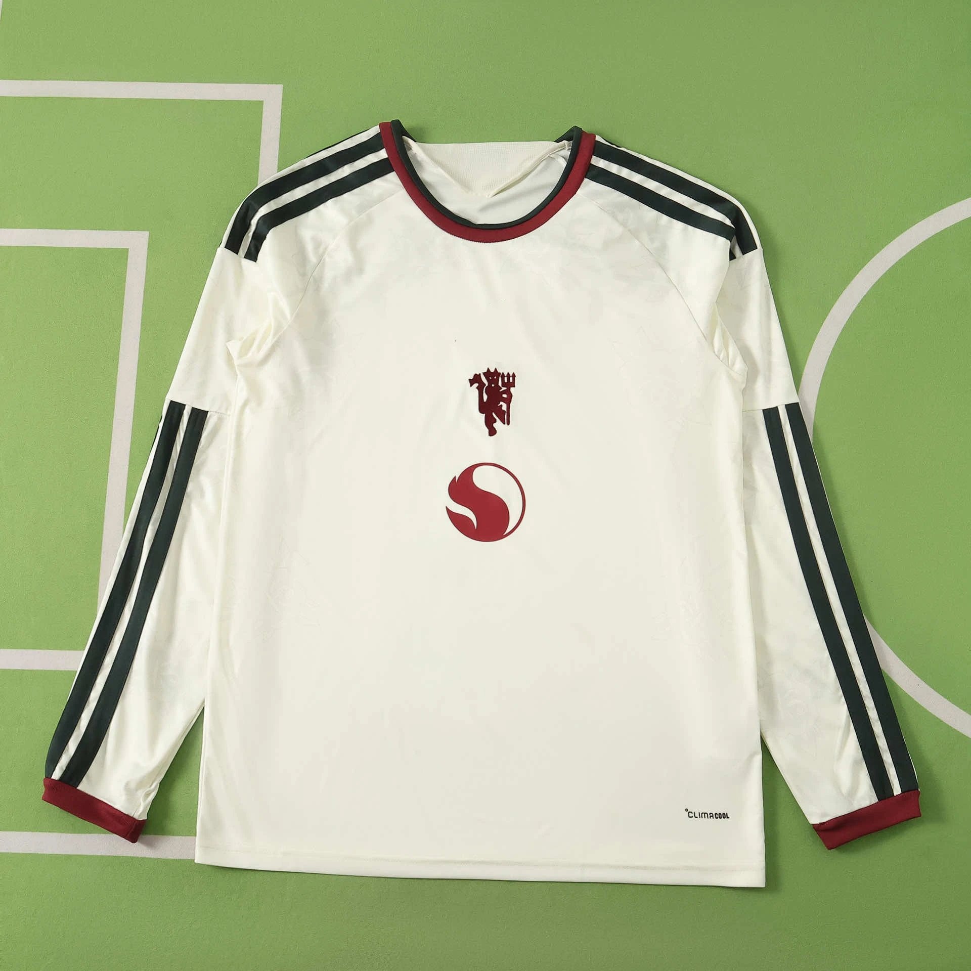 2627 Manchester United two guest beige long sleeved Thai version