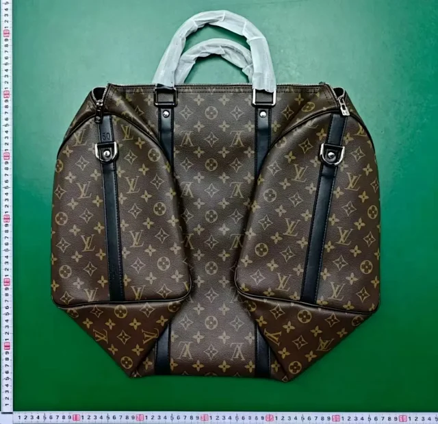 Louis Vuitton Travel Bags Monogram duffel bag with shoulder strap product detail image 2