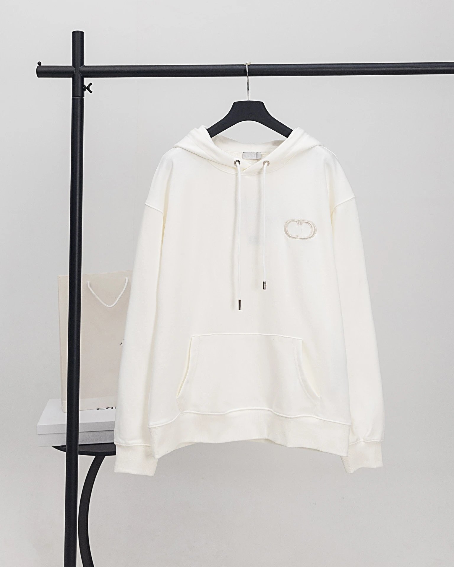 CD White 02