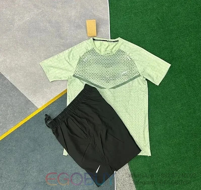 Nike Matching Sets Men's short-sleeve performance T-shirt and shorts set — T900 green +7501 black