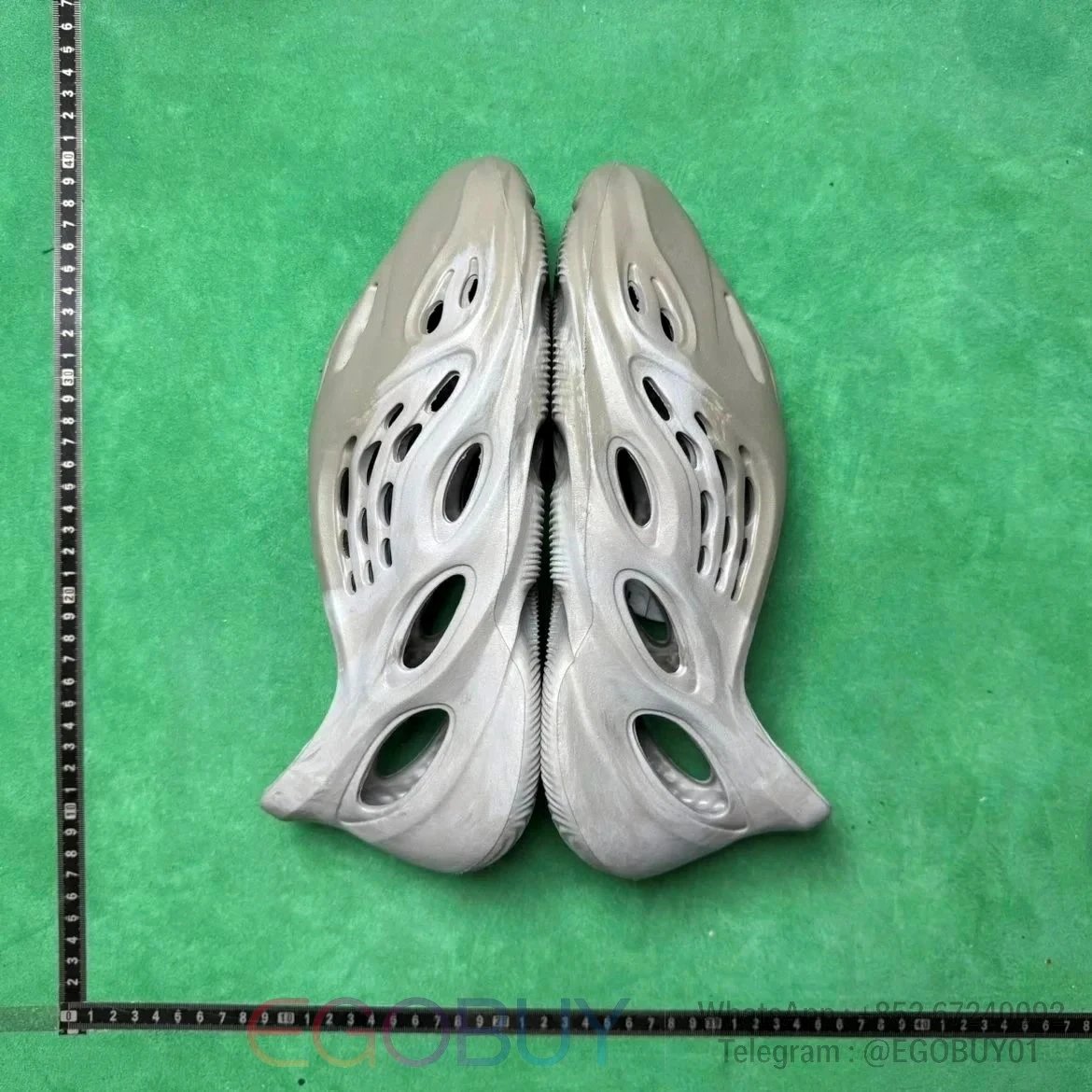 Nike Slippers Mind 001 — Yeezy Foam Runner - MX granite gray