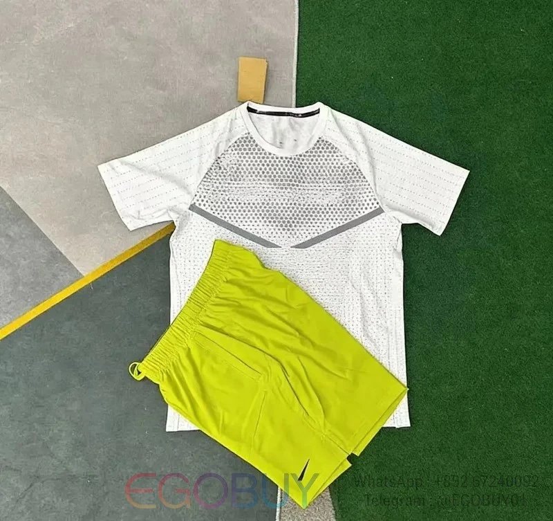Nike Matching Sets Men's short-sleeve performance T-shirt and shorts set — T900 white +7501 fluorescent green