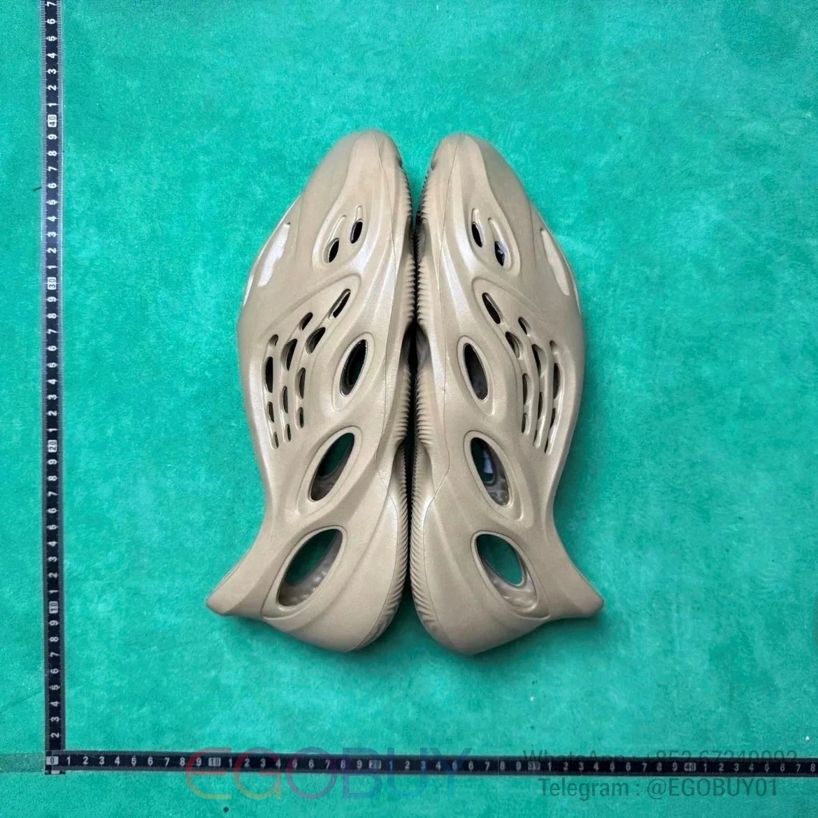 Nike Slippers Mind 001 — Yeezy Foam Runner - rock brown