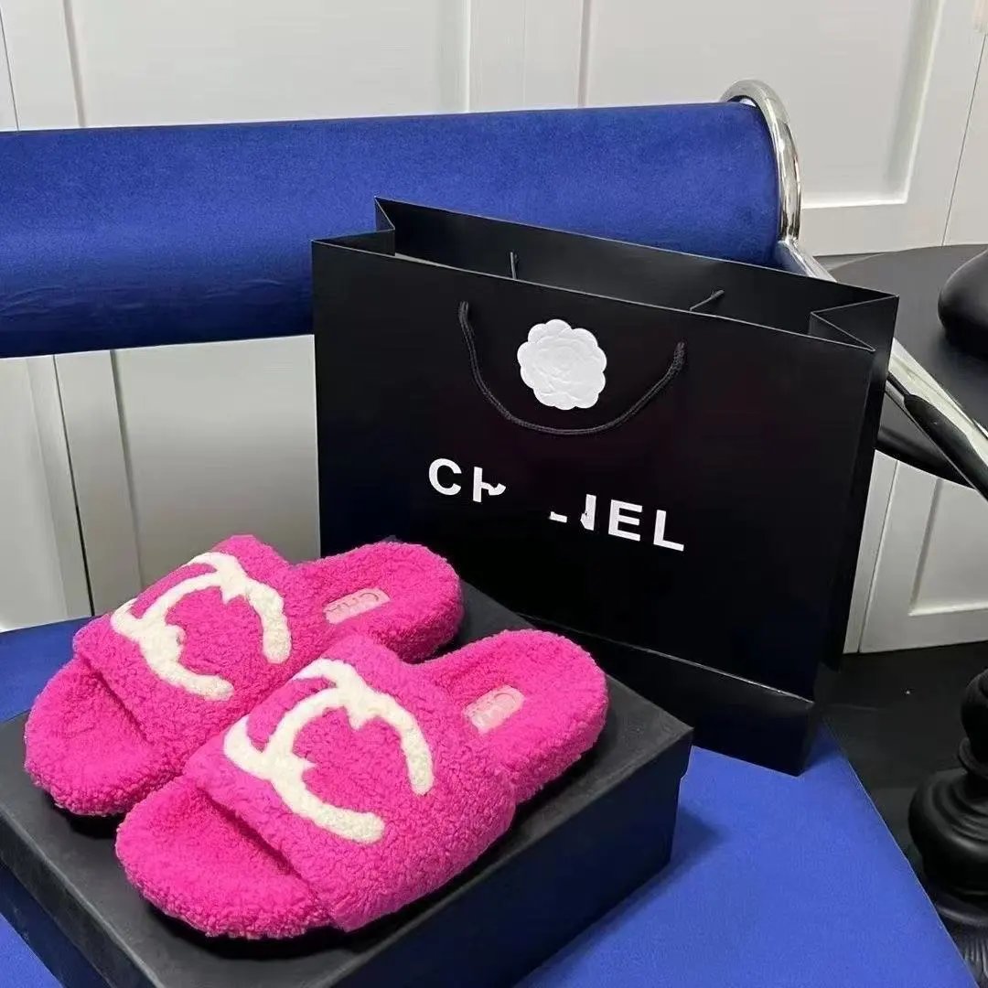 Balenciaga Slippers Fuzzy Logo Slide — 34
