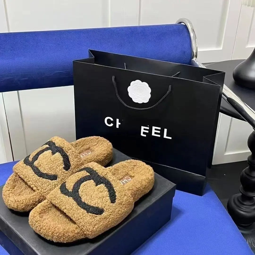 Balenciaga Slippers Fuzzy Logo Slide — 35